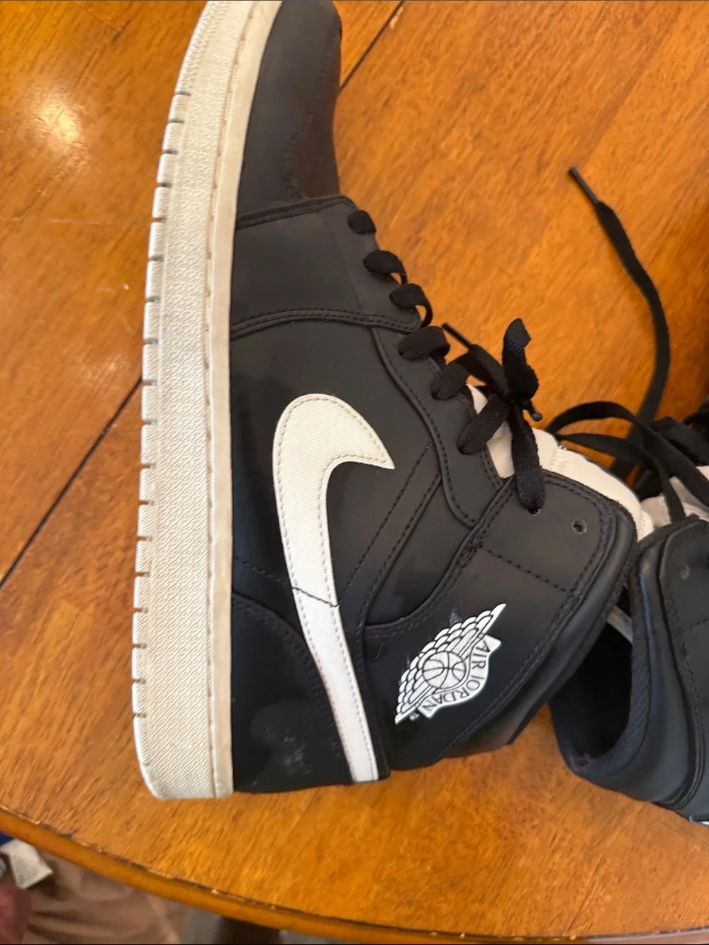 Nike Air Jordan 1 Men's Size US 11 Mid Black White 554724-038 Great Condition